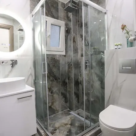 Venia 24 White Tower * Salonicco